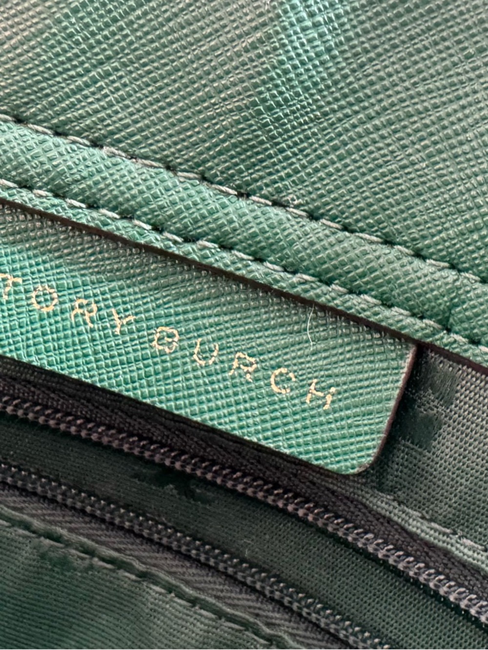 Tory Burch Green Saffiano Shoulder Tote with Red Logo Charm - Picture 3 of 5